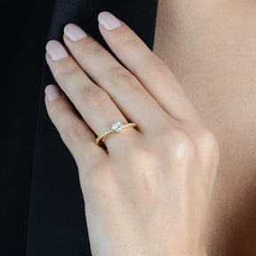 Anel Dourado Solitário de Coração em Zircônia - Galeria