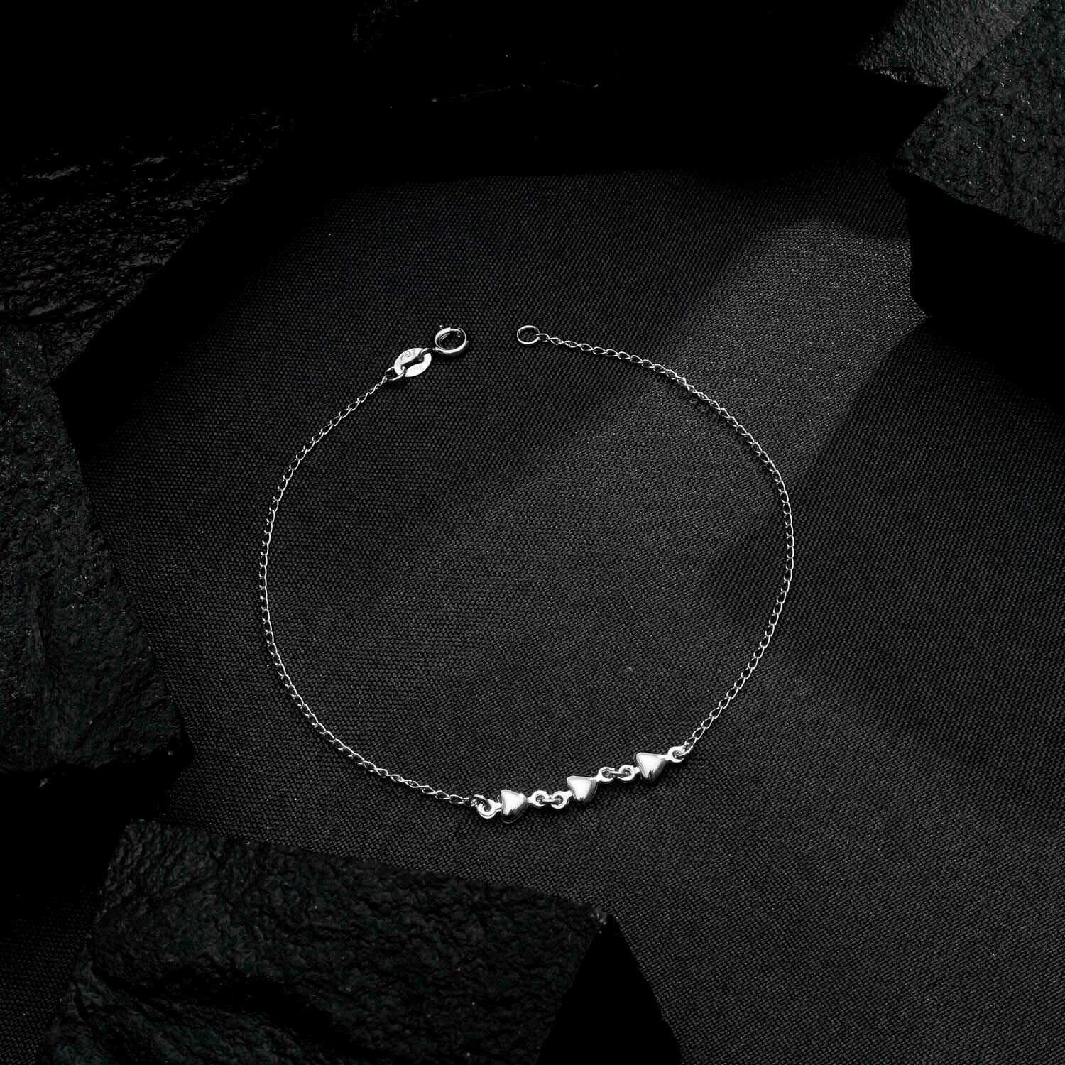 Tornozeleira Prateada 3 Corações Lisa - Galeria