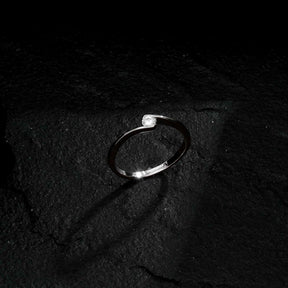 Anel Prateado Solitário Ponto de Luz Zircônia - Galeria